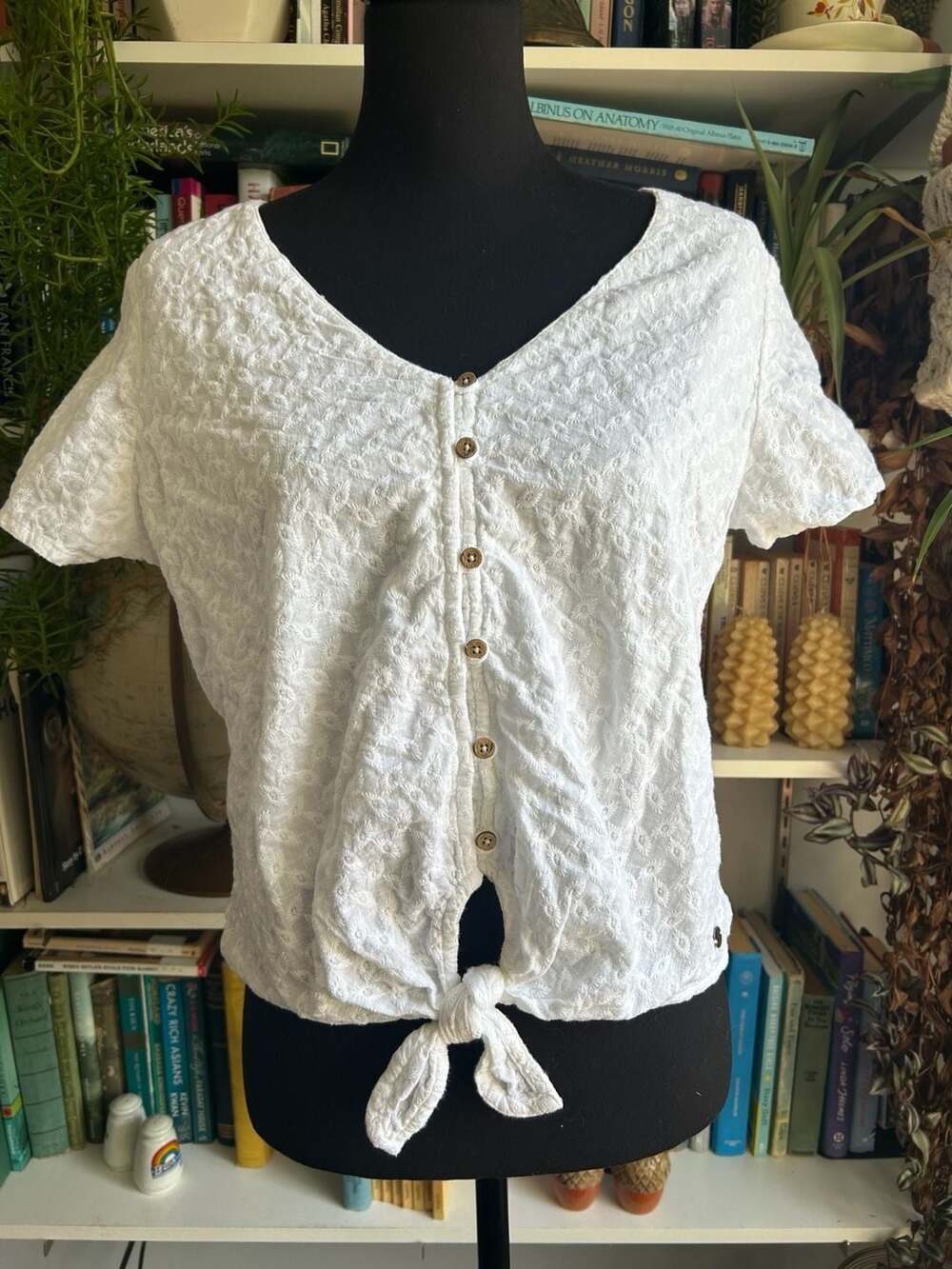 Roxy Top Size M White Embroidered Tie Front Short Sleeve